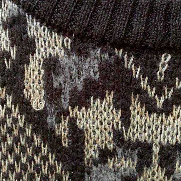 Gently loved Sweater by Free People Loose sleaves - Picture 2 of 8